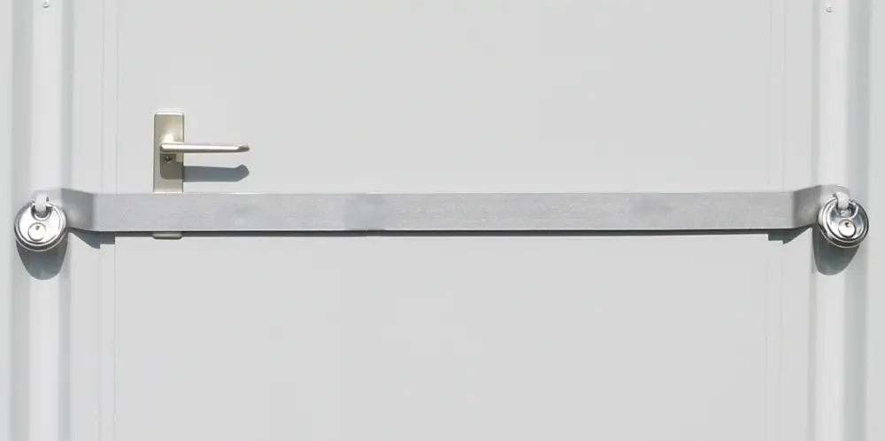 Top-Angebot FLADAFI Einbruchssicherung 2-flügelige Tür 2400 mm für Thermocontainer IC Pro IC Pro Kombi