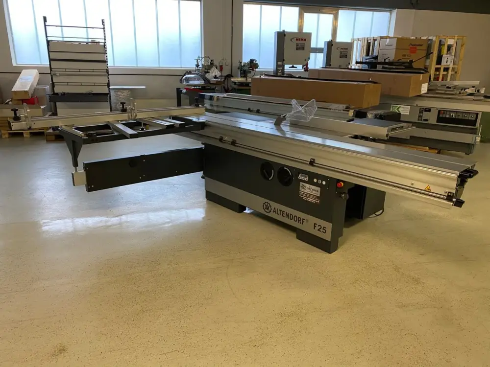 Altendorf Formatkreissäge F25 2020 CE 50 Hz Typ 6 M18200 Sonderangebot